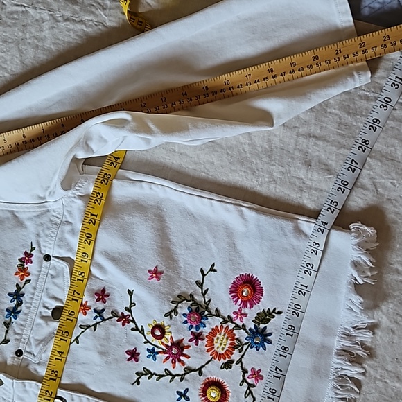 Carole Little white denim jacket  embroidered flowers size 14 - Picture 10 of 12